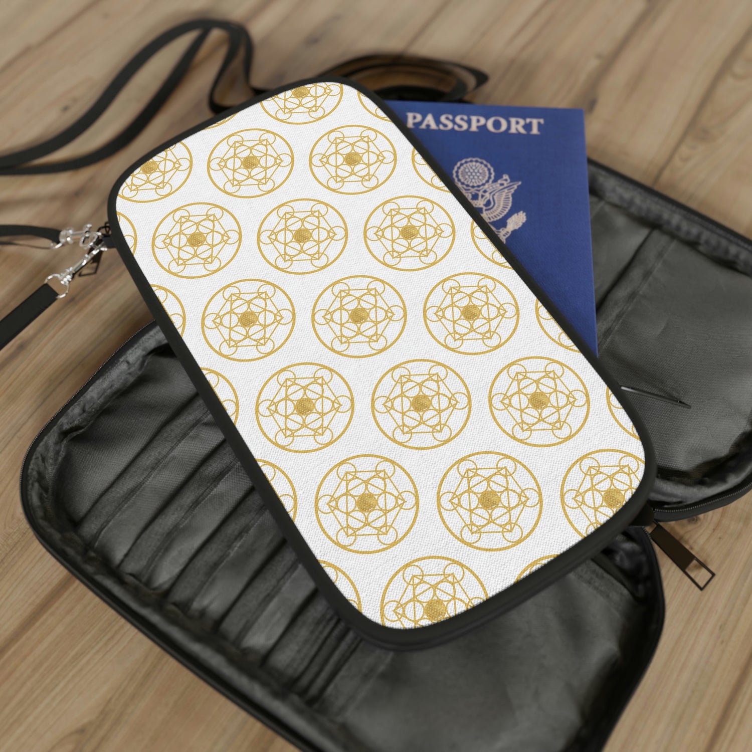 DYNYSTY - Passport Wallet